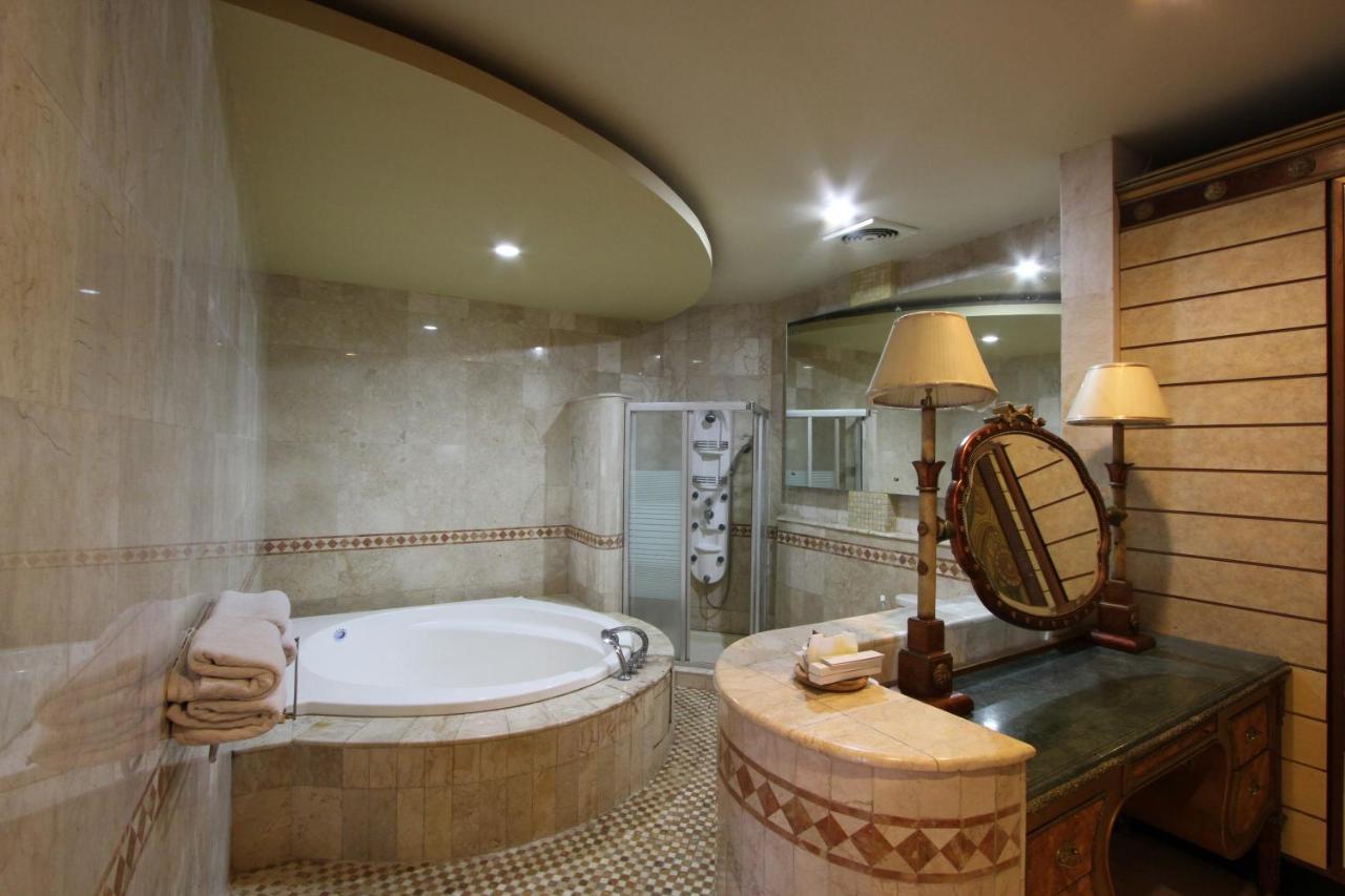 Griya Desa Hotel & Pool Селеман Екстер'єр фото